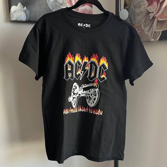 AC/DC Other - AC/DC Black Tee with Flame Graphics